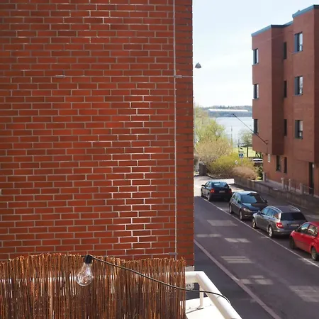 Cozy Two-room With Private Balcony Helsingfors